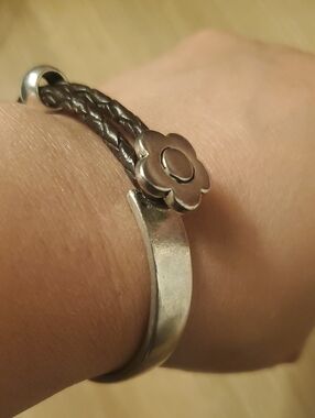 Vintage Silver-Tone Flower Accent Braided Leather Bracelet - Unbranded 7"